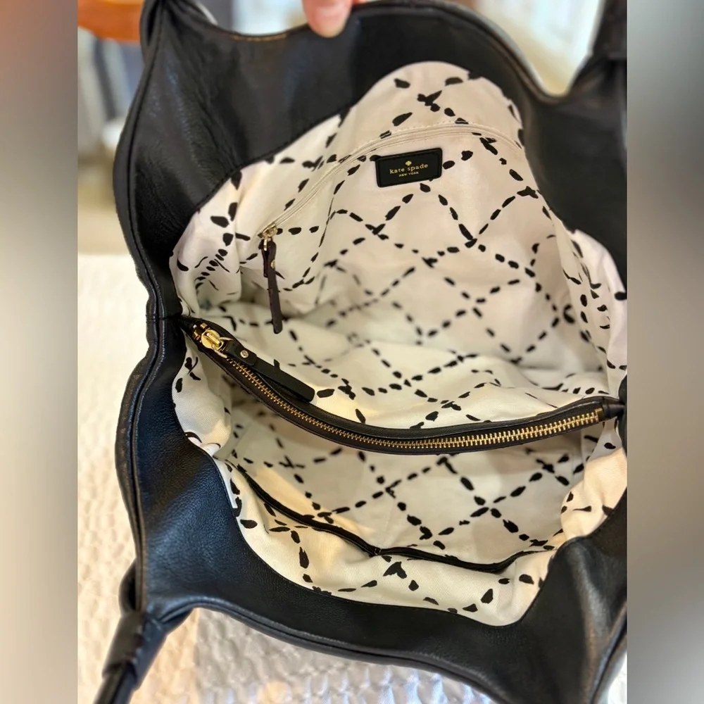 Kate Spade NY Street Stevie Shoulder Bag in EUC Very  Hip ♠️🤍!